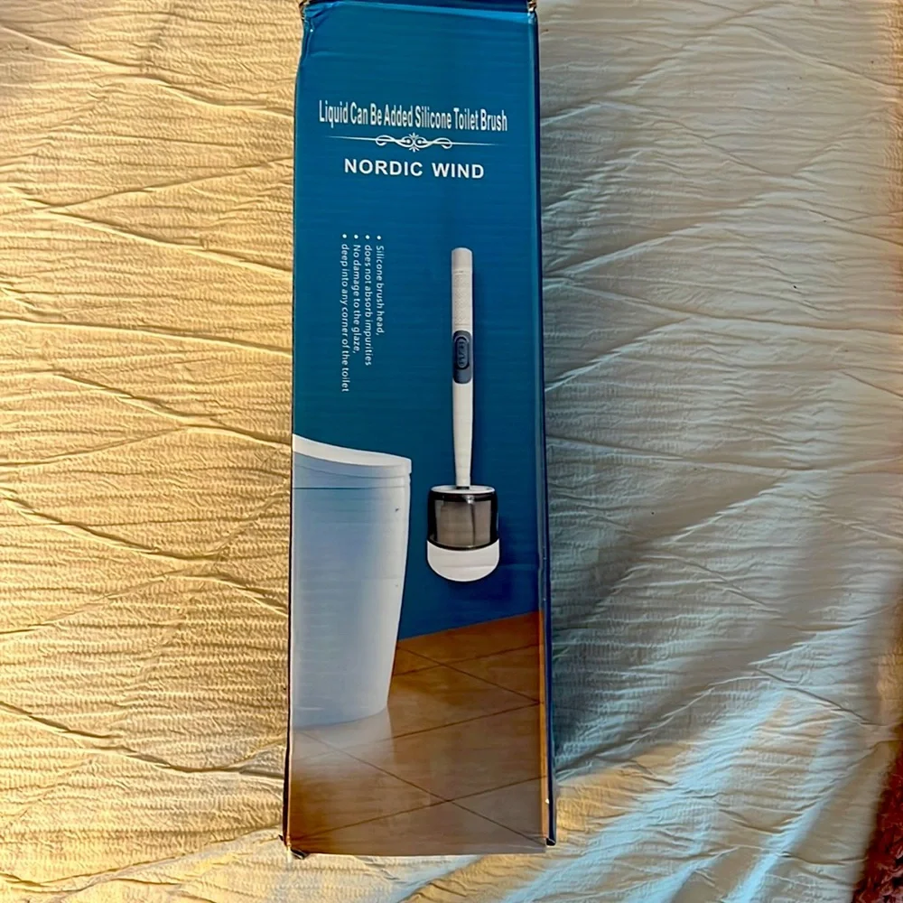 As seen on Facebook and Tik Tok! Sleek silicone toilet brush. No residue.